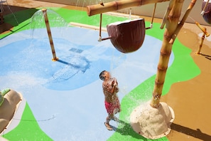 Zona de juegos infantil al aire libre