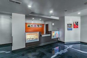 Lobby - Motel 6 Augusta, KS (Augusta)