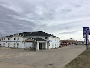 Front of property - Motel 6 Augusta, KS (Augusta)