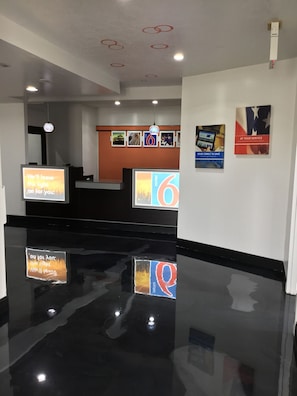 Lobby - Motel 6 Augusta, KS (Augusta)