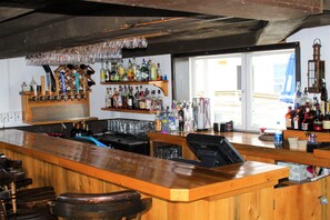 2 bars/lounges - Tugboat Inn (Boothbay Harbor)