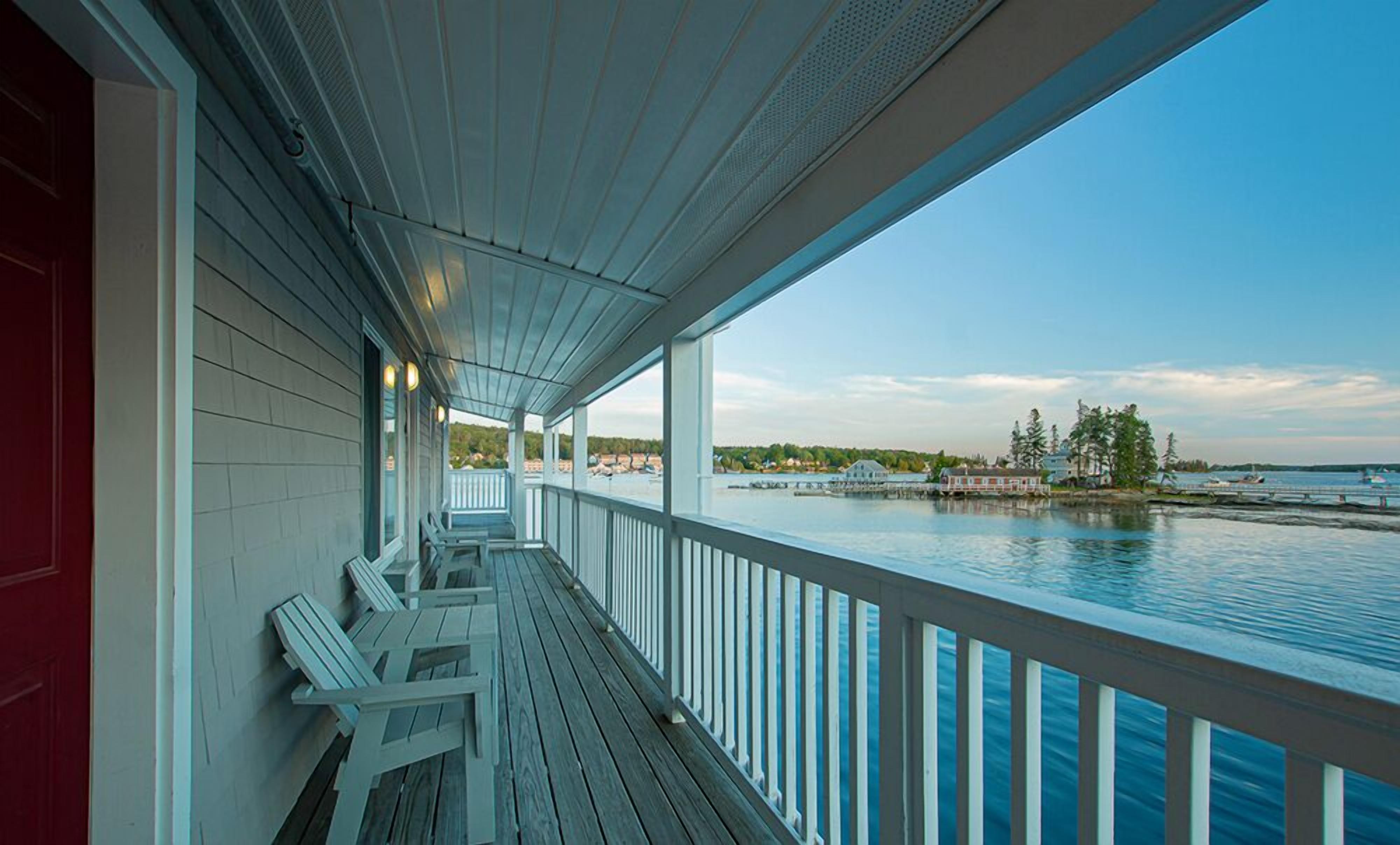 One King Tug Pier | Terrace/patio