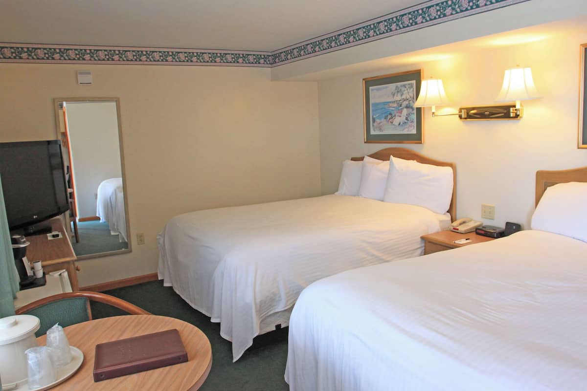 Two Queens Wharf/ Tug Standard | Tempur-Pedic beds, blackout drapes, iron/ironing board, WiFi (free)