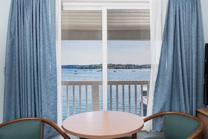 Chambre, 1 grand lit (Tug Pier)