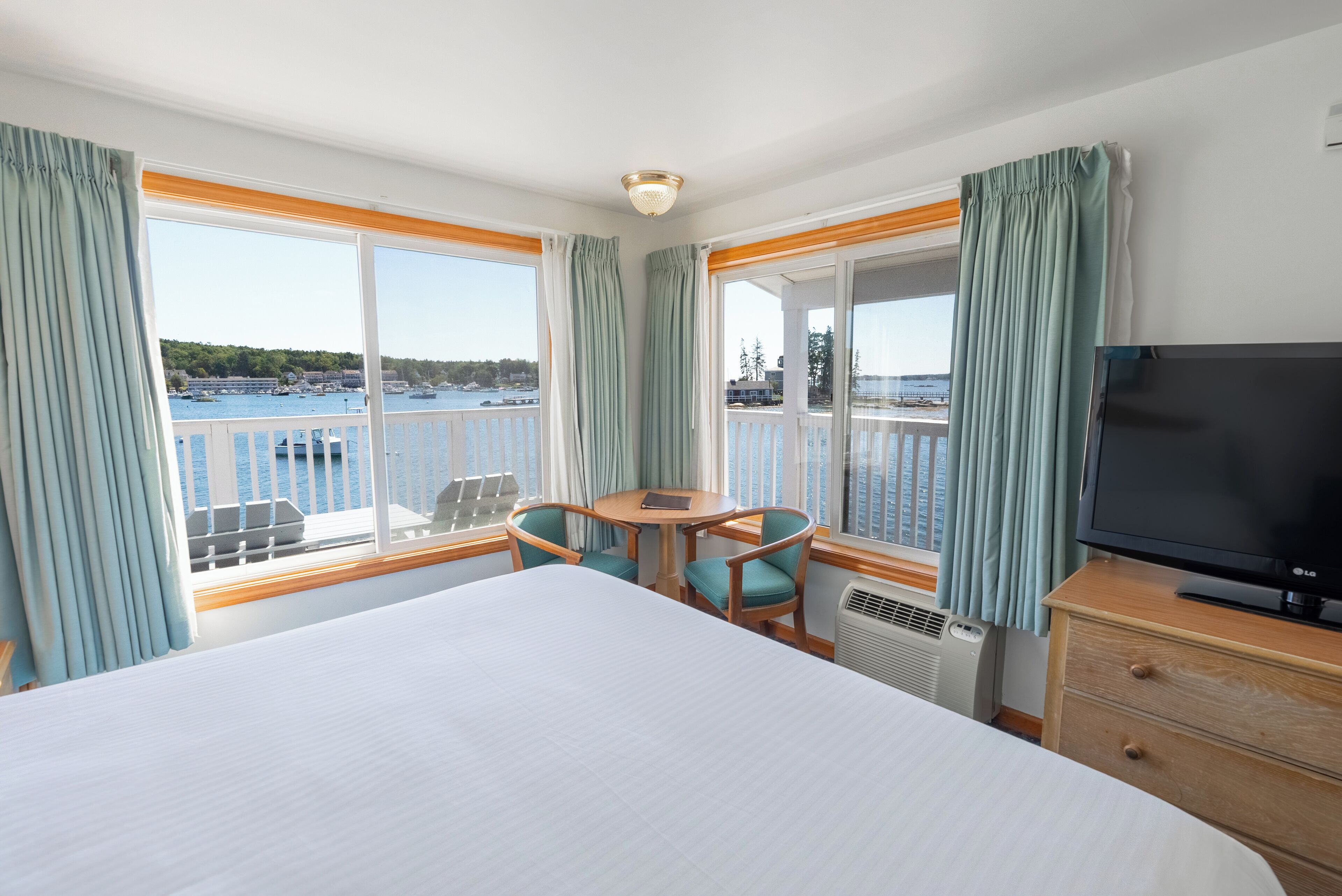 one king tug pier end | 1 bedroom, tempur-pedic beds, blackout curtains, iron/ironing board