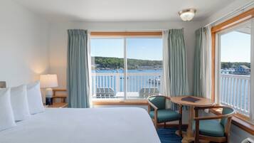 One King Tug Pier End | 1 bedroom, Tempur-Pedic beds, blackout curtains, iron/ironing board