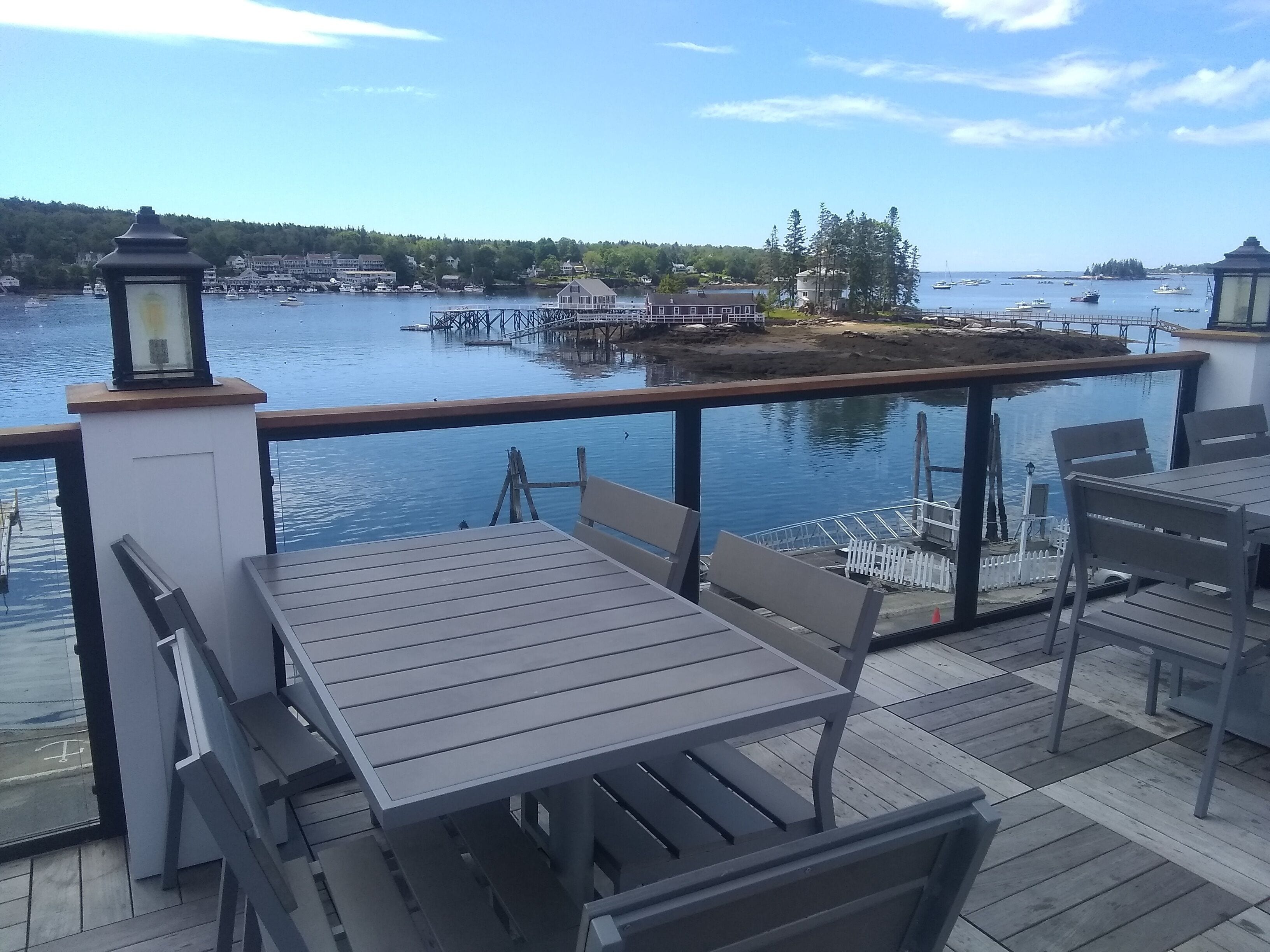 Lunch, dinner served; seafood, sea views 