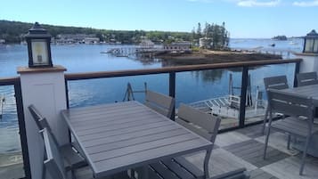 Lunch, dinner served; seafood, sea views