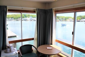 One Queen Tug Pier End | 1 bedroom, Tempur-Pedic beds, blackout curtains, iron/ironing board