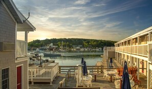 Two Queens Marina Side | Tempur-Pedic beds, blackout drapes, iron/ironing board, free WiFi