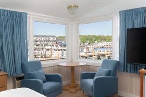 Two Queens Wharf Pier 413 | Living area | 42-inch flat-screen TV with cable channels, TV - Tugboat Inn (Boothbay Harbor)