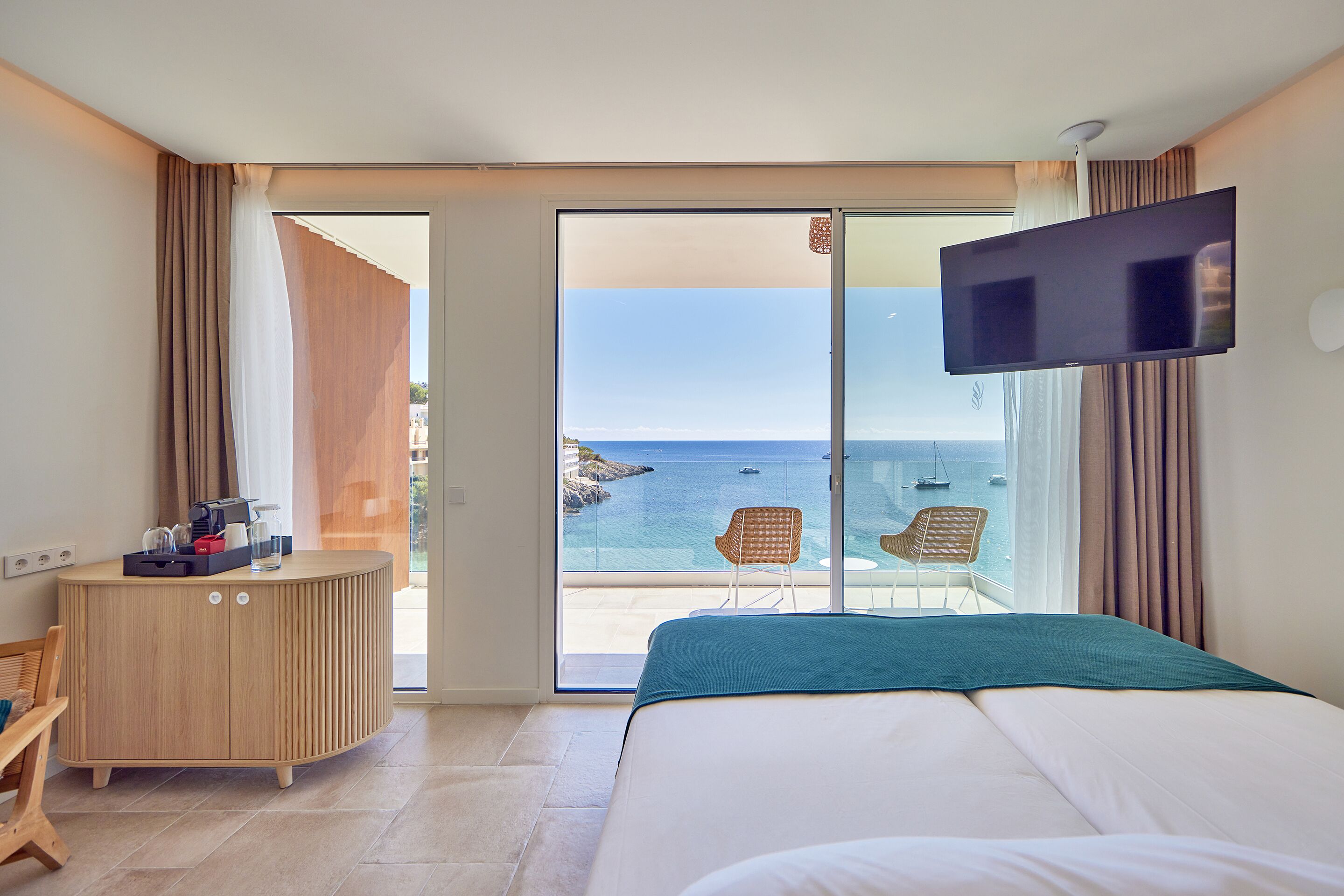 superior room, sea view | 1 bedroom, minibar, in-room safe, blackout curtains