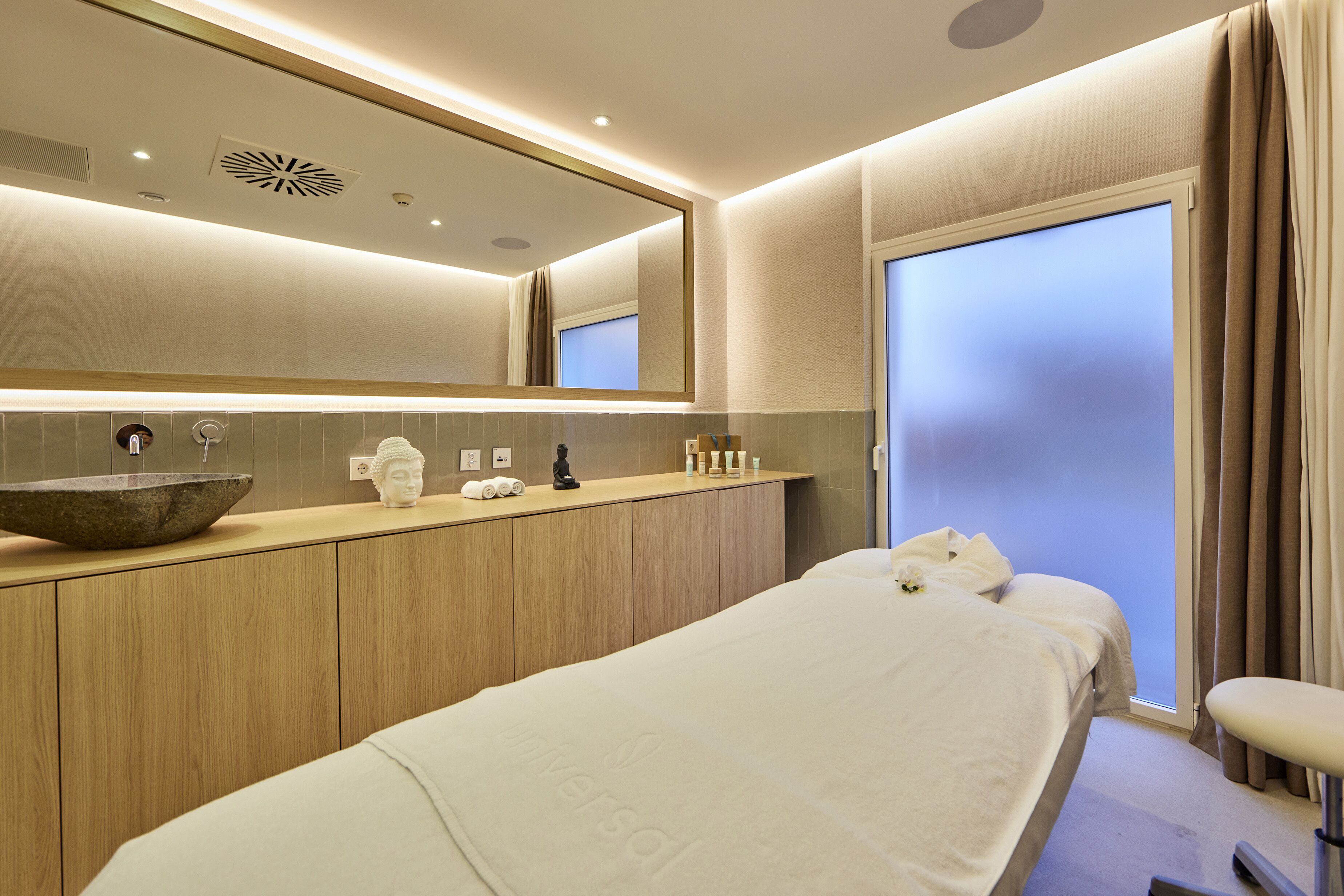 sauna, hot tub, steam room, body treatments, facials, 1 treatment room