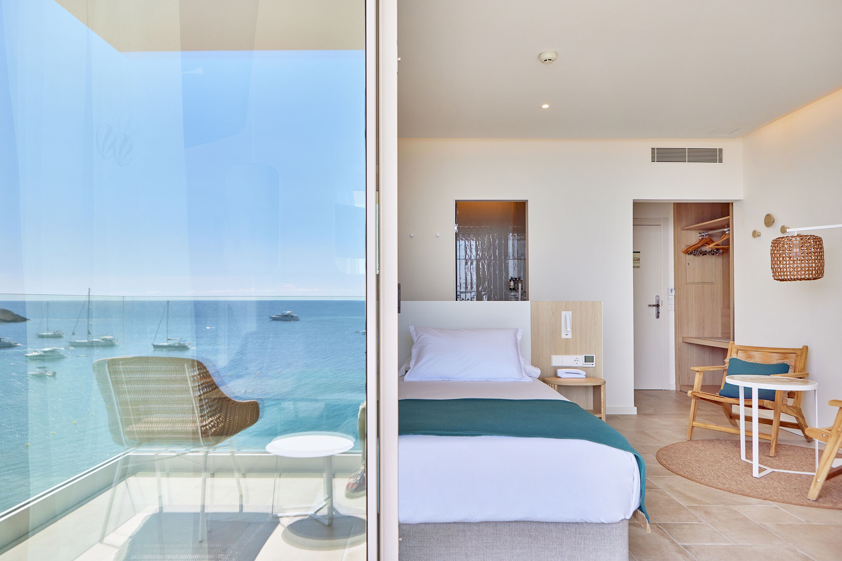 superior room, sea view | 1 bedroom, minibar, in-room safe, blackout curtains