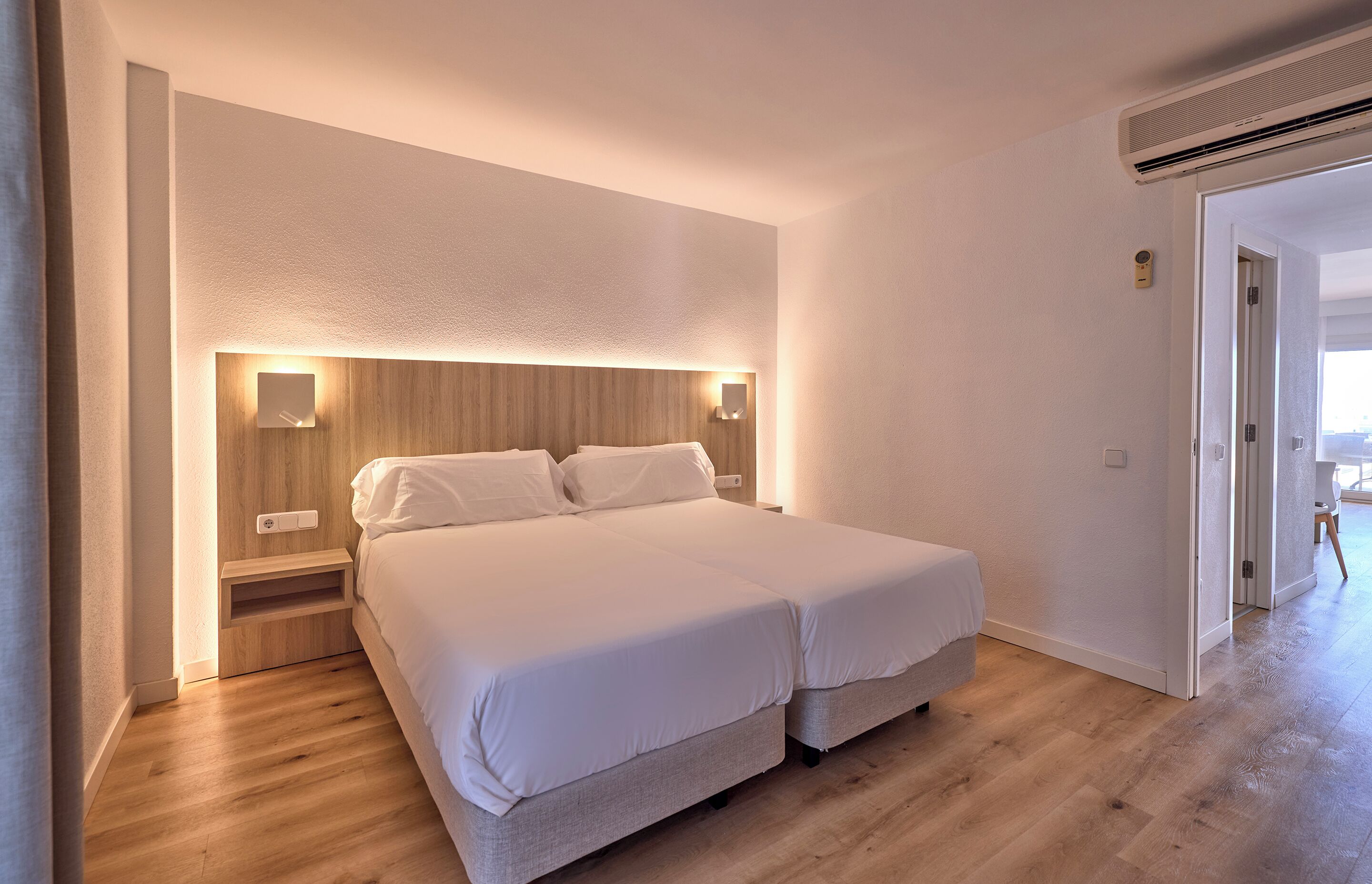 3 bedrooms, in-room safe, desk, free WiFi