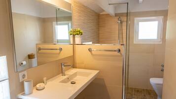 Double or Twin Room | Bathroom | Bathtub, hair dryer, towels, soap