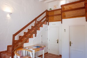 Minibar y ropa de cama