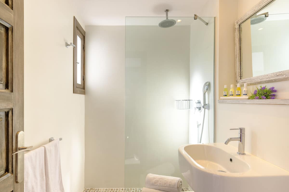 deluxe villa, 3 bedrooms, private pool | bathroom | shower, rainfall showerhead, free toiletries, hair dryer