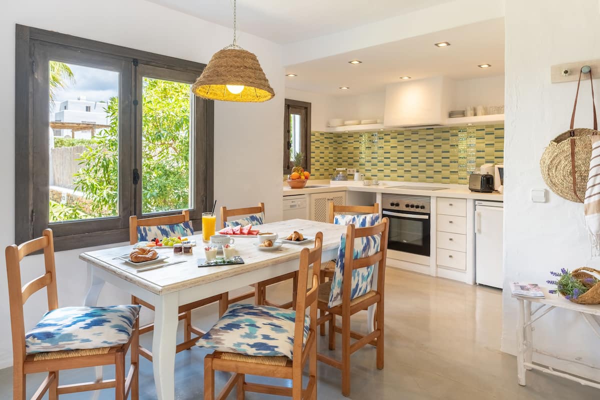 deluxe villa, 3 bedrooms, private pool | private kitchen | full-sized fridge, microwave, oven, stovetop