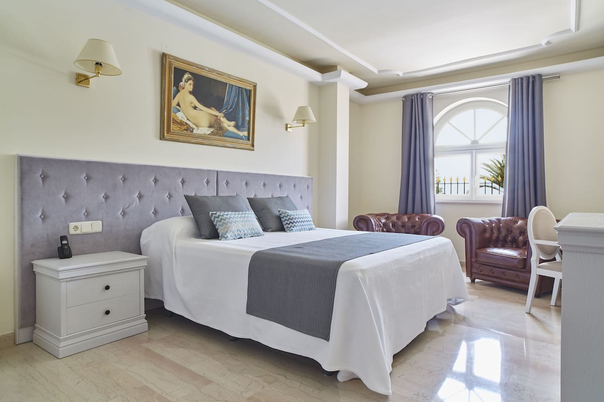 Habitación Familiar Premium | 1 kamar tidur, seprai antialergi, busa memori, dan minibar