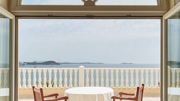 Deluxe Double Room, Balcony, Sea View | Hypo-allergenic bedding, memory foam beds, minibar, in-room safe