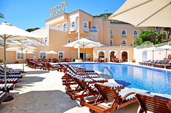 Indoor pool, seasonal outdoor pool, pool umbrellas, sun loungers