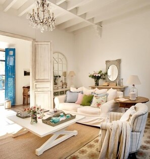 Literie de qualité supérieure, rideaux occultants, lits bébé (gratuits)