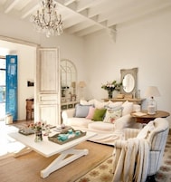 Luxury Apartment | Premium bedding, blackout drapes, free cribs/infant beds, rollaway beds