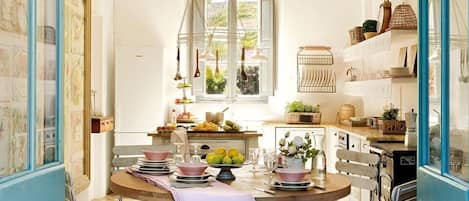 Apartamento superluxo | Opções para refeição no quarto