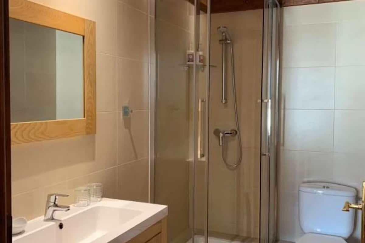 Superior Double or Twin Room, Mountain View | Bathroom