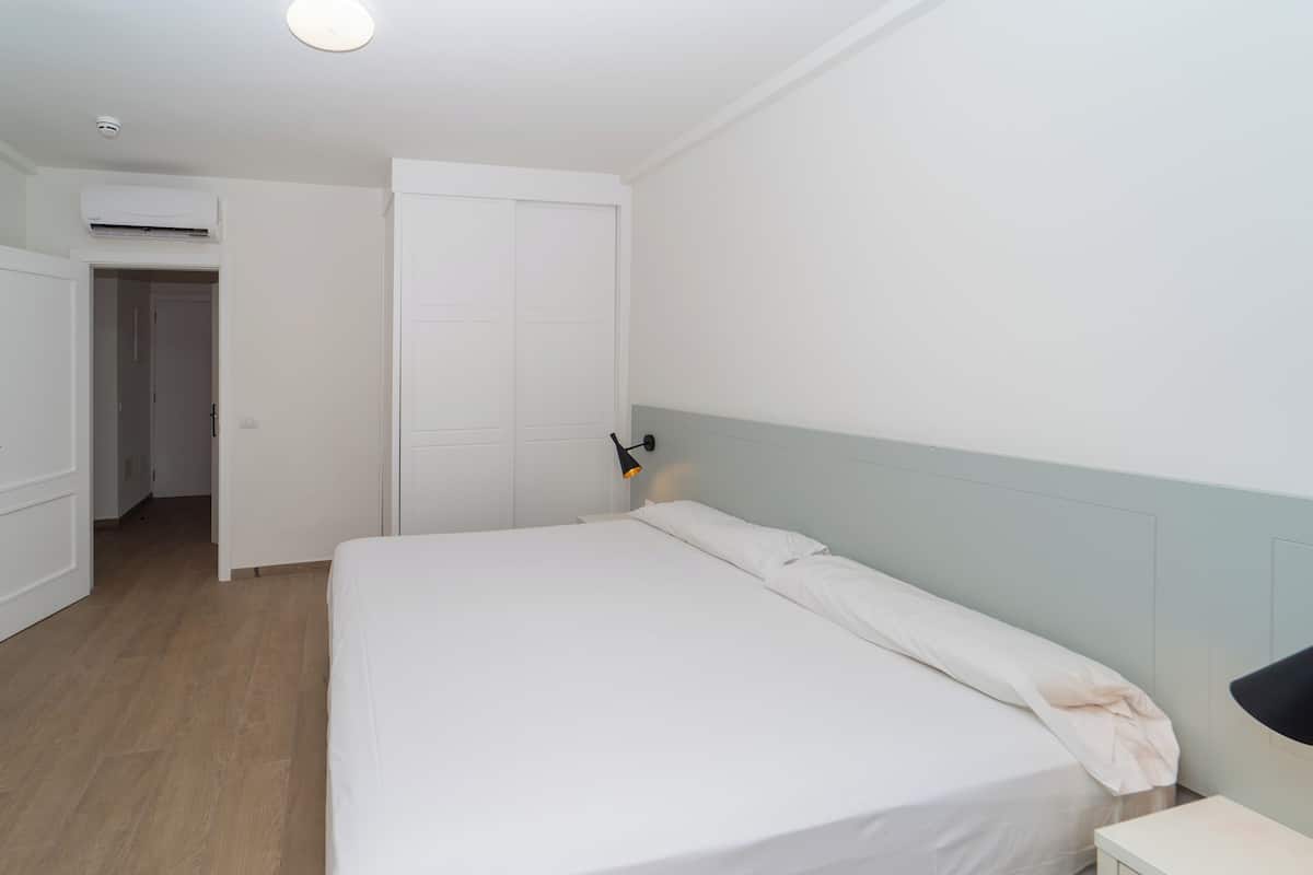 Departamento, 2 habitaciones, aire acondicionado, torre (Gold) | 2 habitaciones, cortinas blackout y tabla de planchar con plancha