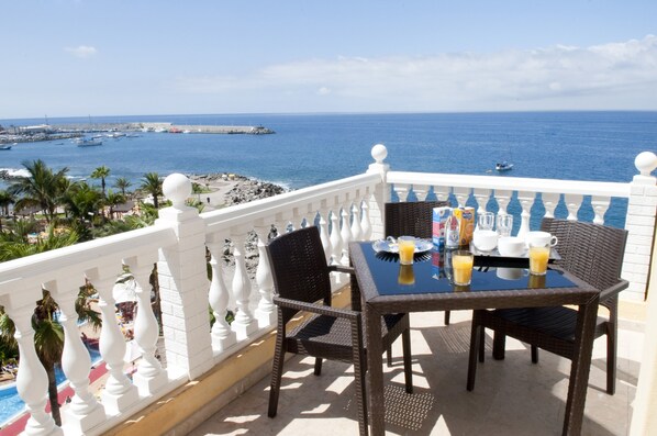 Petit déjeuner servi sur place