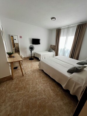 Triple Room | Iron/ironing board, free WiFi, bed sheets - Hostal Residencia Cardona (Arrecife)