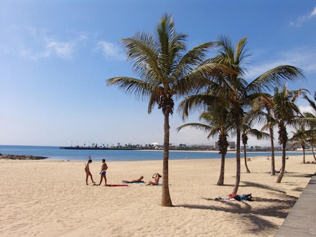 Una playa cerca