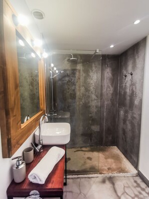 Apartment, 1 Bedroom, Terrace, Ground Floor | Bathroom | Shower, towels - Punta Elena Beach (La Oliva)