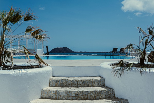 Outdoor pool, sun loungers