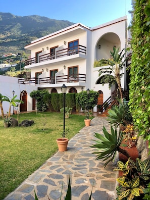 Courtyard - Apartamentos Frontera (Frontera)