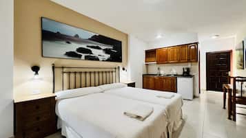 Studio, Terrace | Private kitchen | Full-size fridge, stovetop, coffee/tea maker, cookware/dishes/utensils