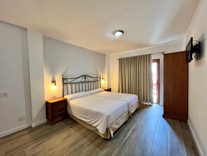 Studio, terrasse | Individuelt dekorert, individuelt innredet og blendingsgardiner