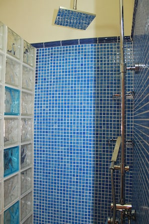 Comfort Apartment, 1 Bedroom | Bathroom | Shower, rainfall showerhead, hair dryer, towels - Casa Rural Anton Piche (Granadilla de Abona)
