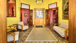 Lobby sitting area - Casa Lola y Juan (Haria)