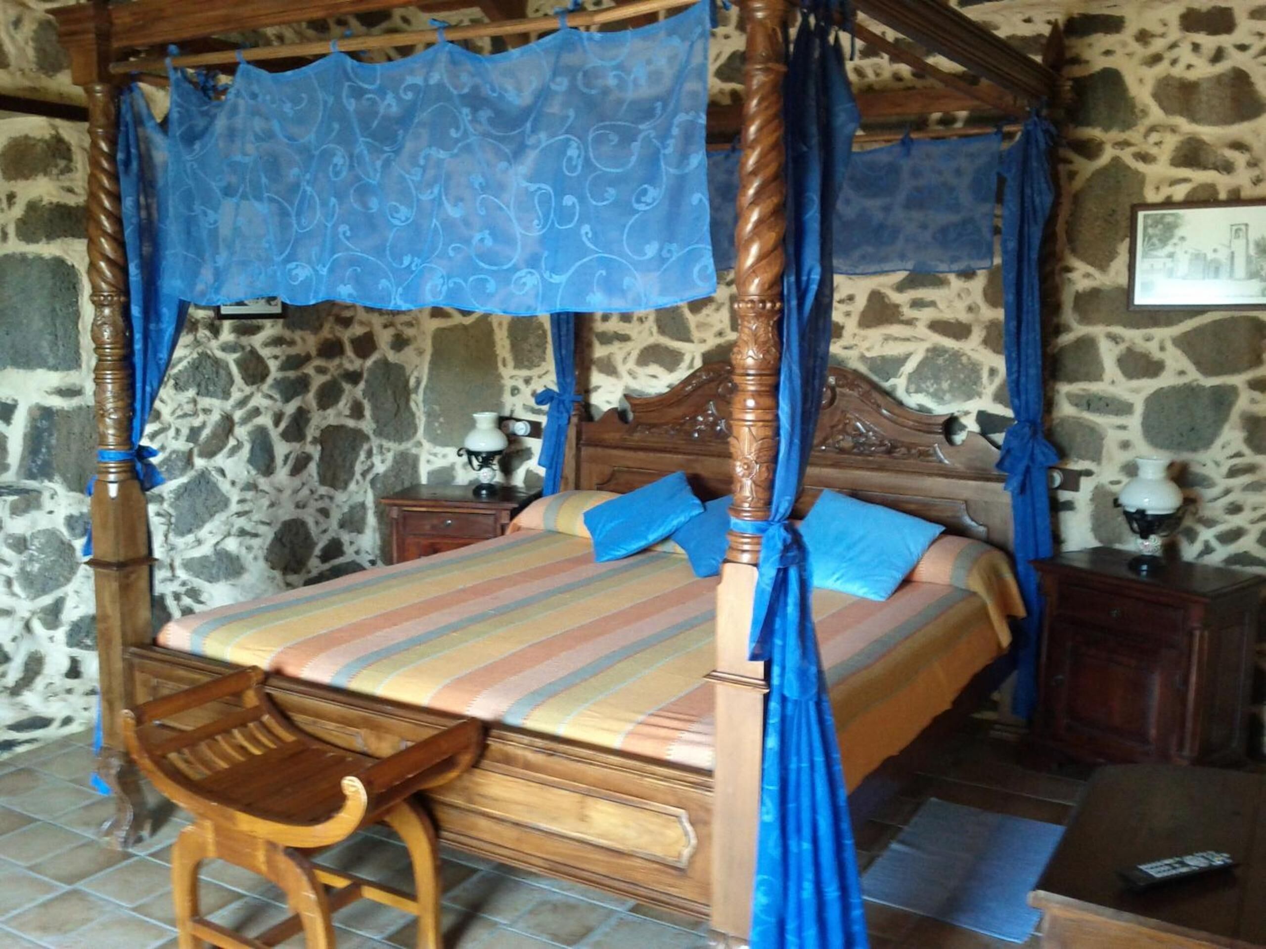 blackout curtains, soundproofing, free cots/infant beds