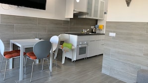 Deluxe Bungalow, 1 Bedroom, Pool View | Private kitchen - Maspalomas Lago (San Bartolomé de Tirajana)