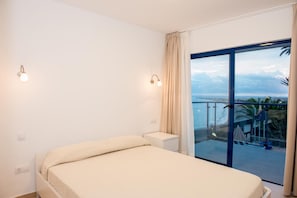 Caja fuerte, cortinas opacas, wifi gratis