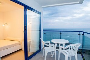 In-room safe, blackout curtains, free WiFi