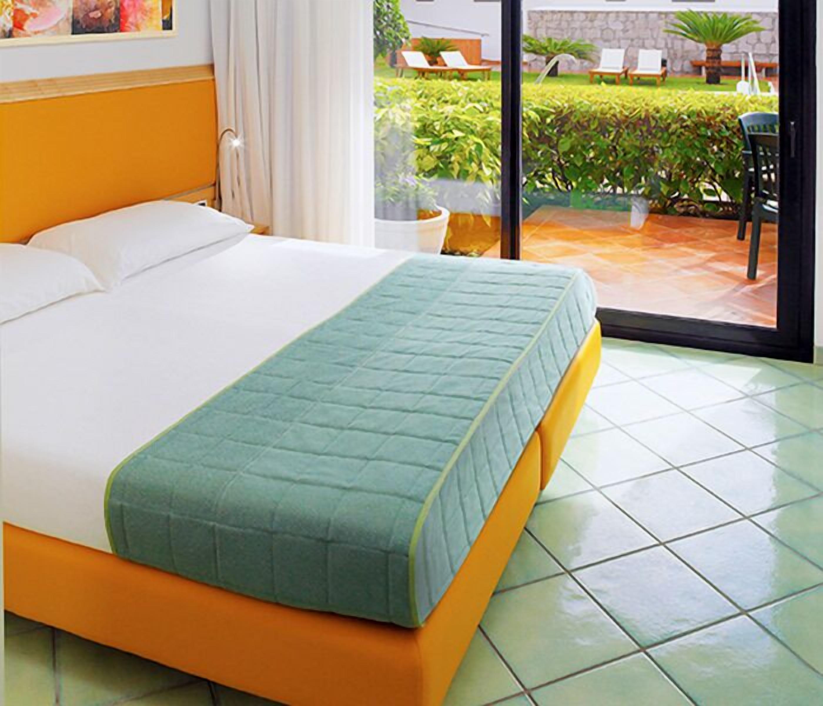 Suite | Premium bedding, in-room safe, blackout drapes, iron/ironing board