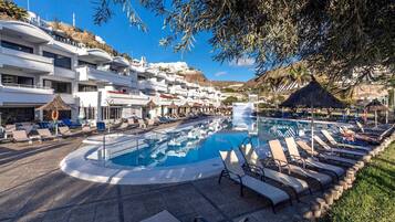 Outdoor pool, pool umbrellas, sun loungers