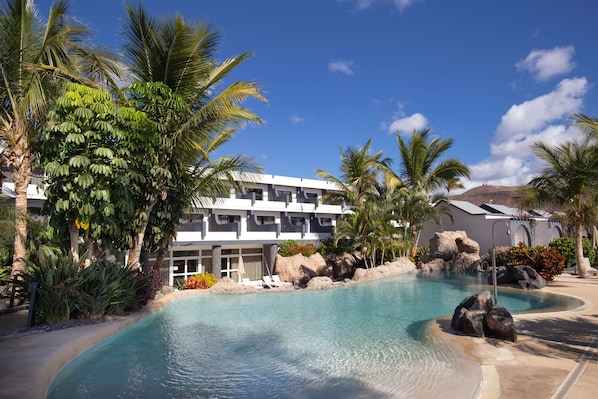 Outdoor pool, sun loungers