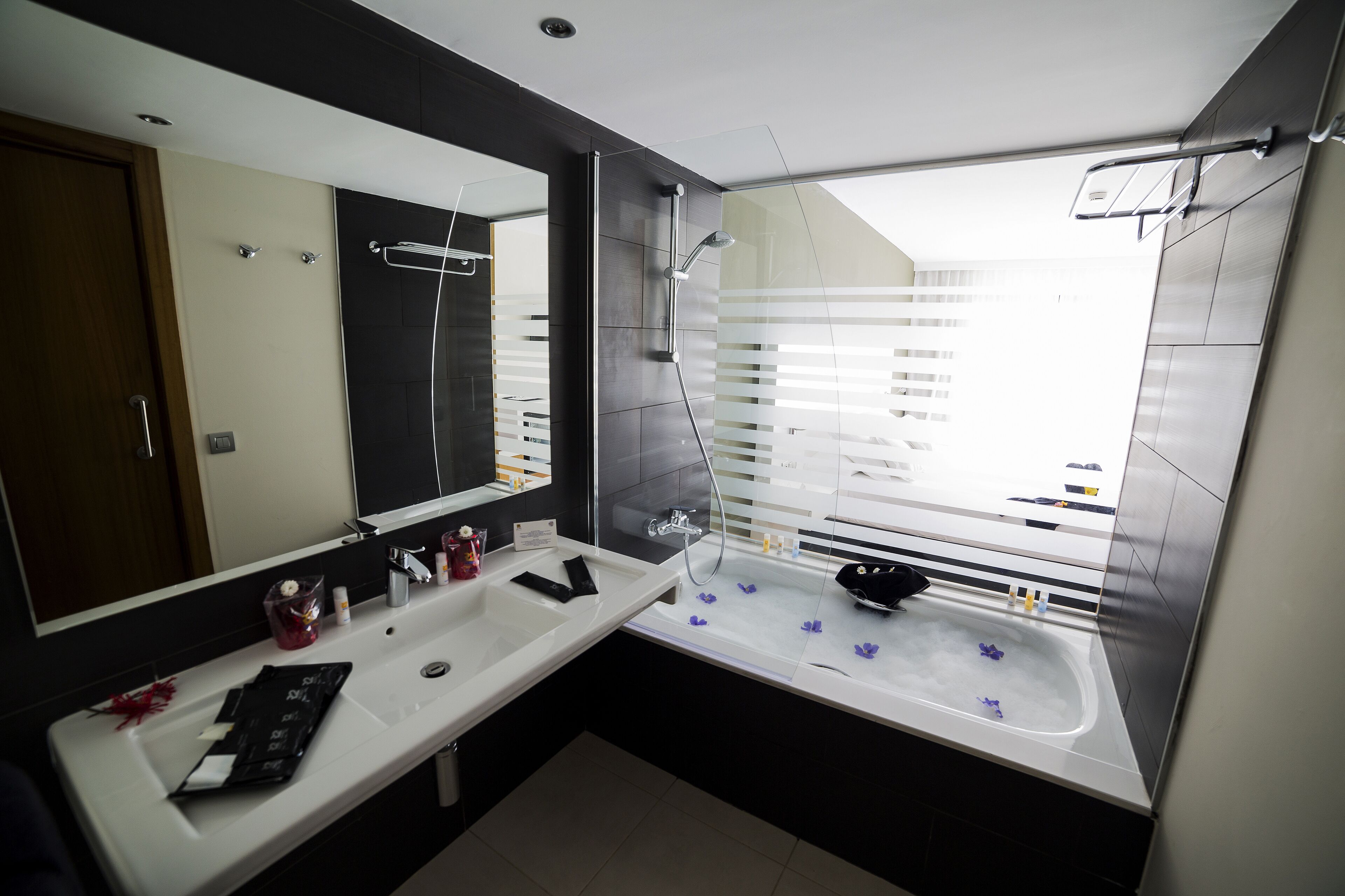 Photo - R2 Romantic Fantasia Suites - Adults Only