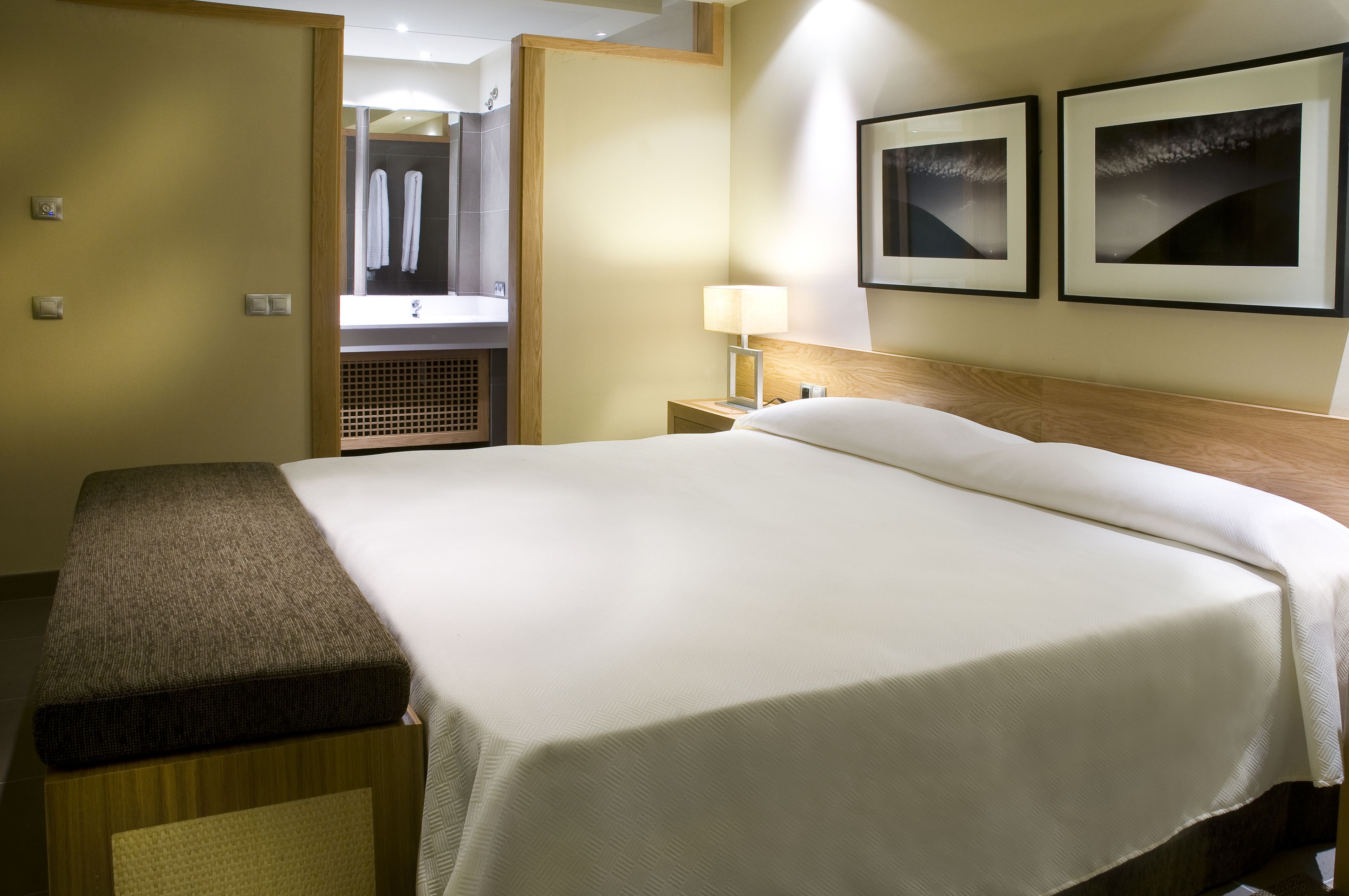 in-room safe, free wifi, bed sheets